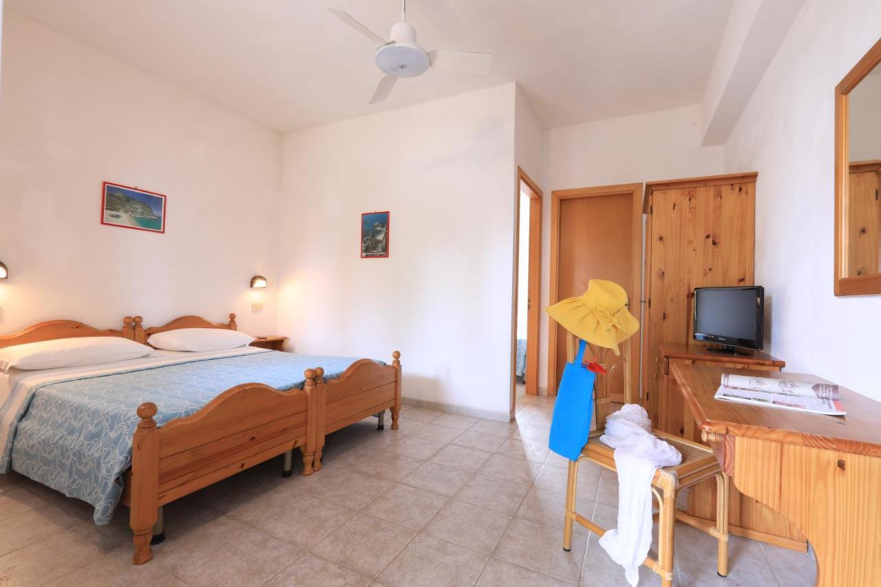 Villaggio Torre Ruffa Robinson Capo Vaticano Extérieur photo